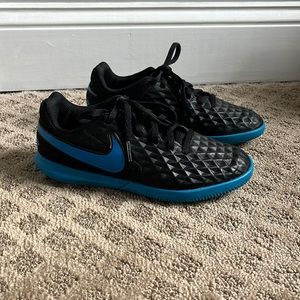 Nike Boys indoor soccer shoes